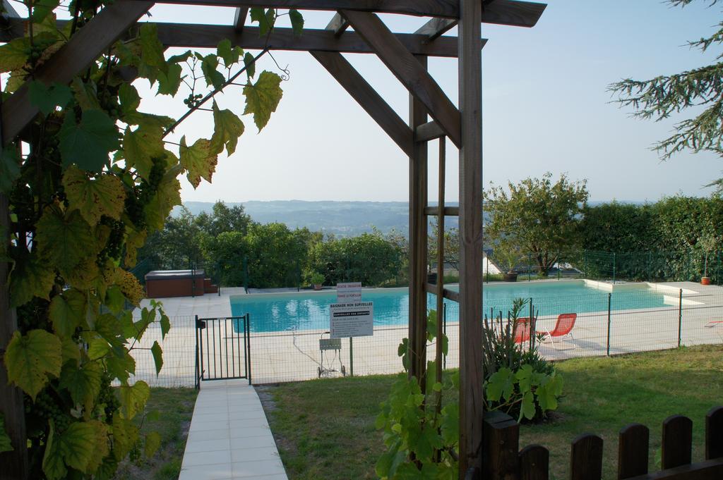 Logis Hotel-Restaurant Les Collines 59 Route Des Cretes Cublac エクステリア 写真