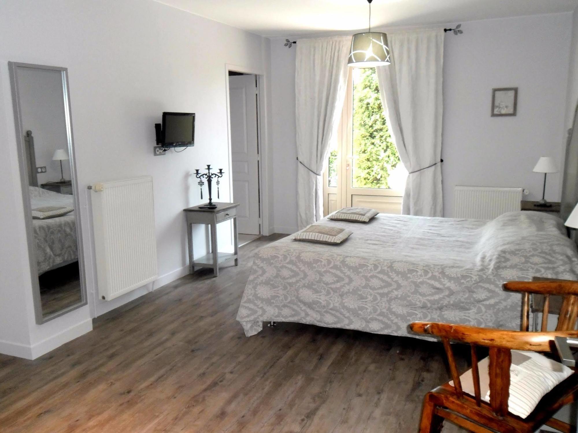 Logis Hotel-Restaurant Les Collines 59 Route Des Cretes Cublac エクステリア 写真